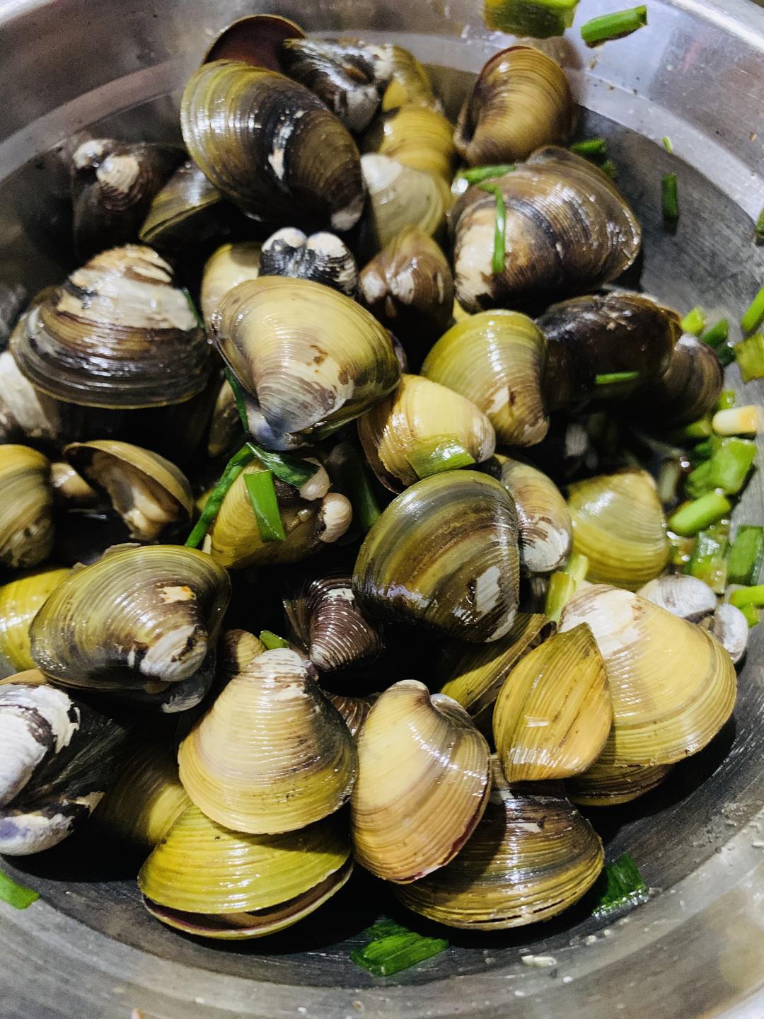 凉拌河蚬的做法