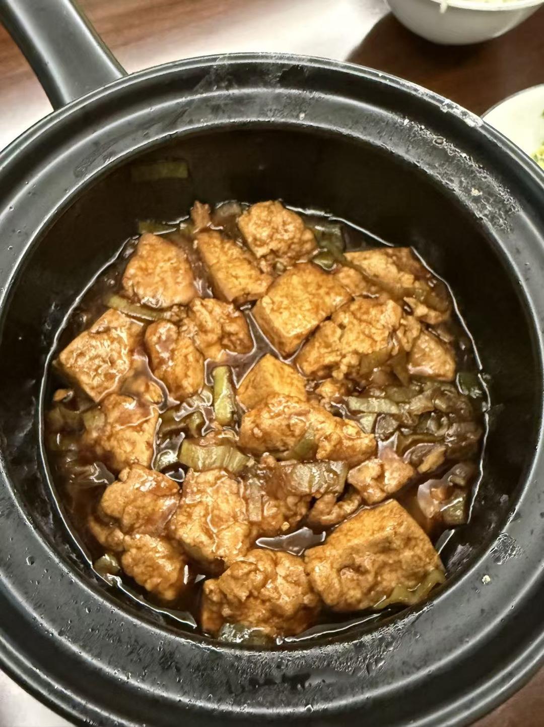 做法简单用料少，超级下饭的葱烧豆腐