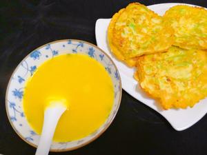 西葫芦玉米面鸡蛋饼的做法 步骤4
