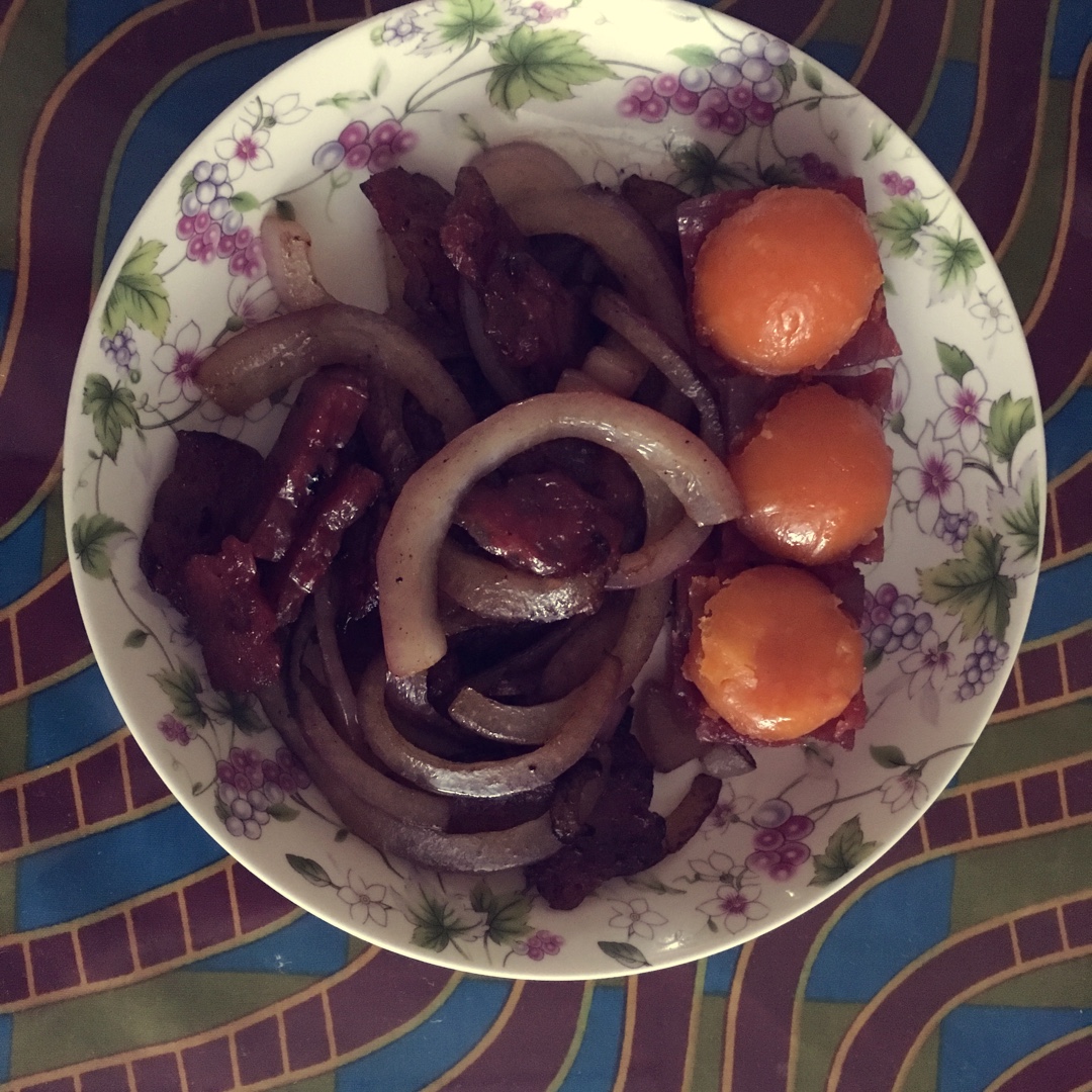 洋葱炒腊肠