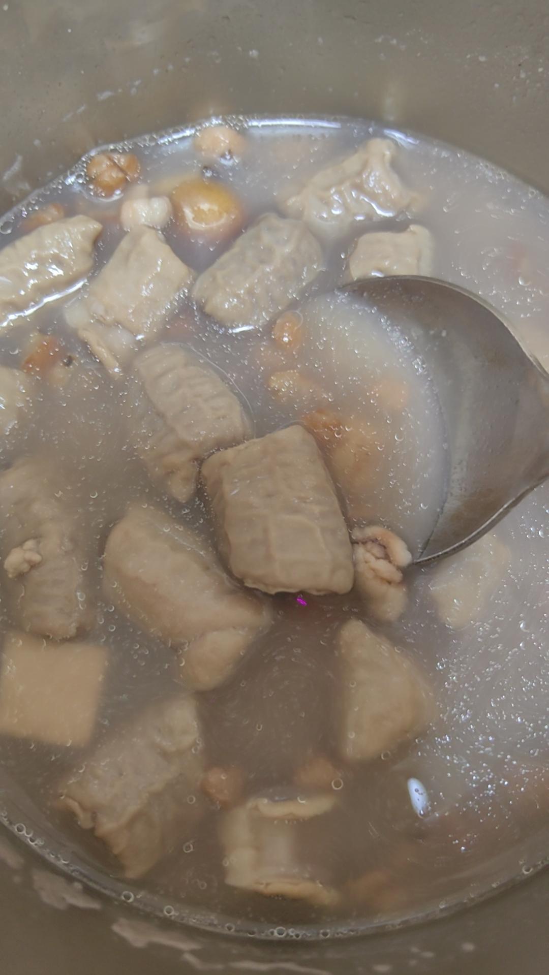 赤小豆薏米茯苓猪骨汤（去湿减肥）