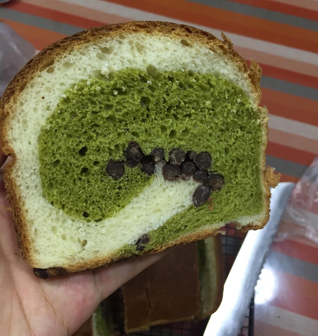 清香柔软的抹茶红豆吐司