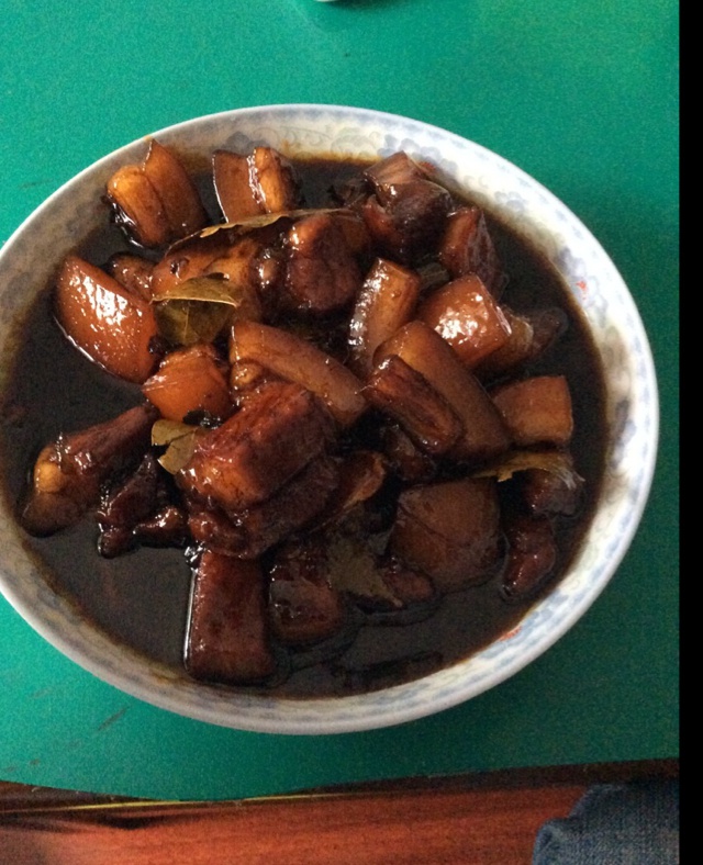 吃着碗里望着锅里的红烧肉
