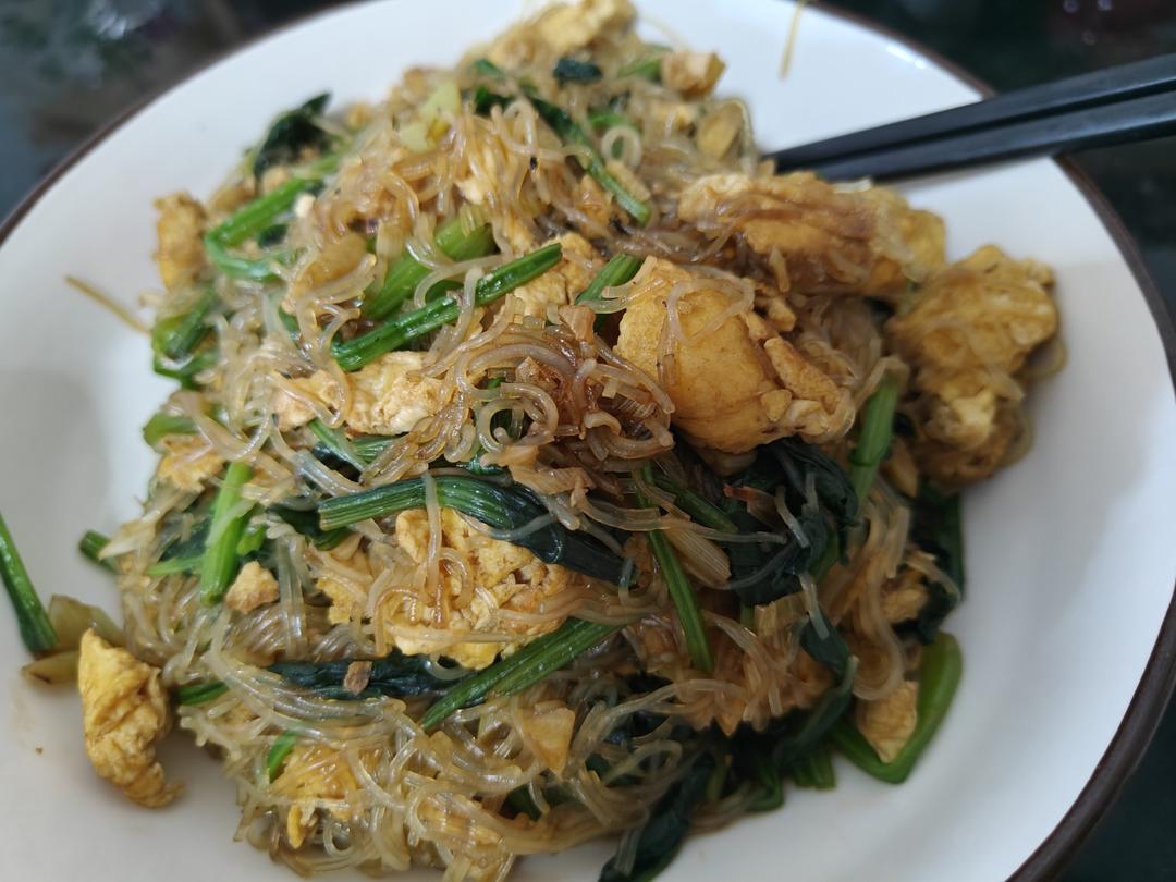 菠菜炒粉丝鸡蛋