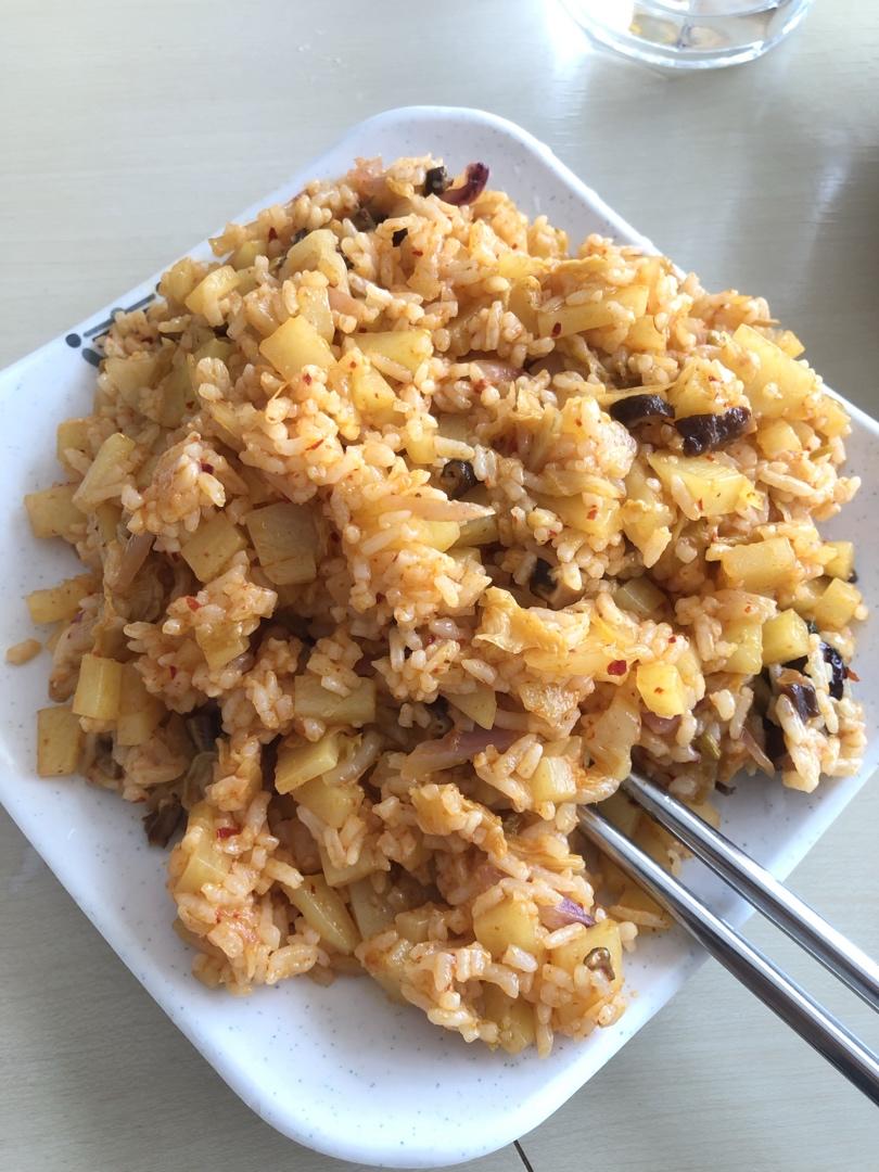 辣白菜五花肉炒饭｜懒人必备