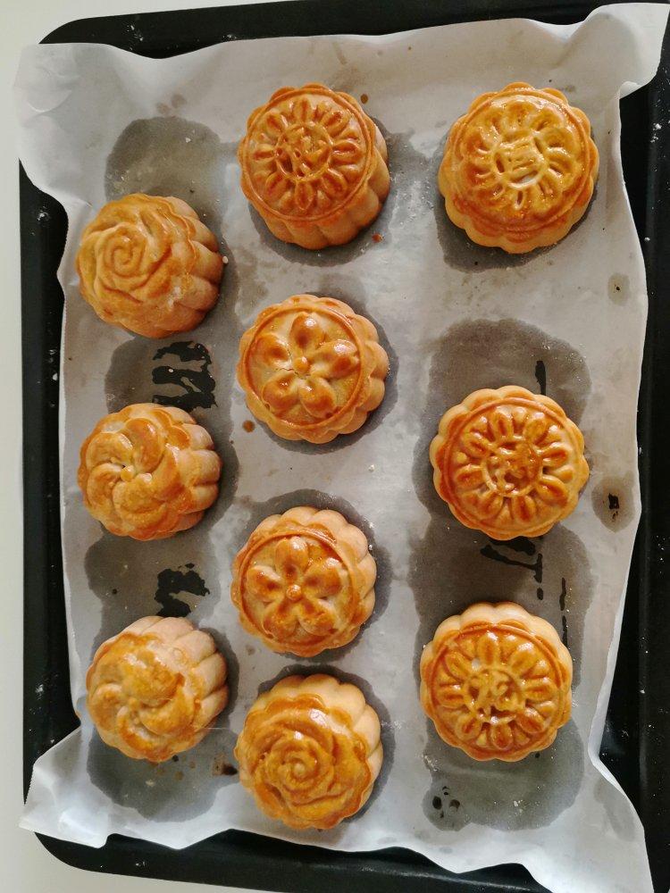 广式月饼—蛋黄莲蓉月饼