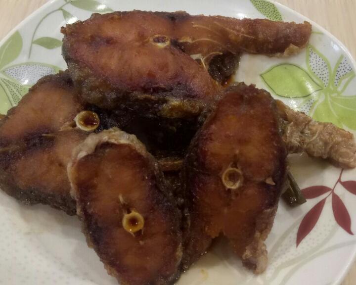 麻辣酥鱼(教你如何炸出形状完美的鱼块)的做法