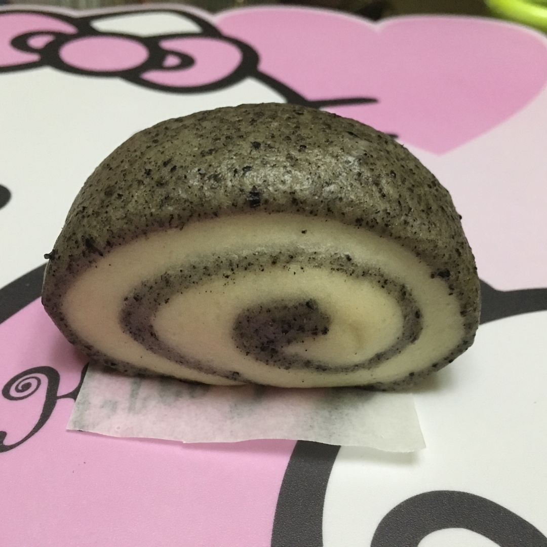 黑白双色芝麻卷