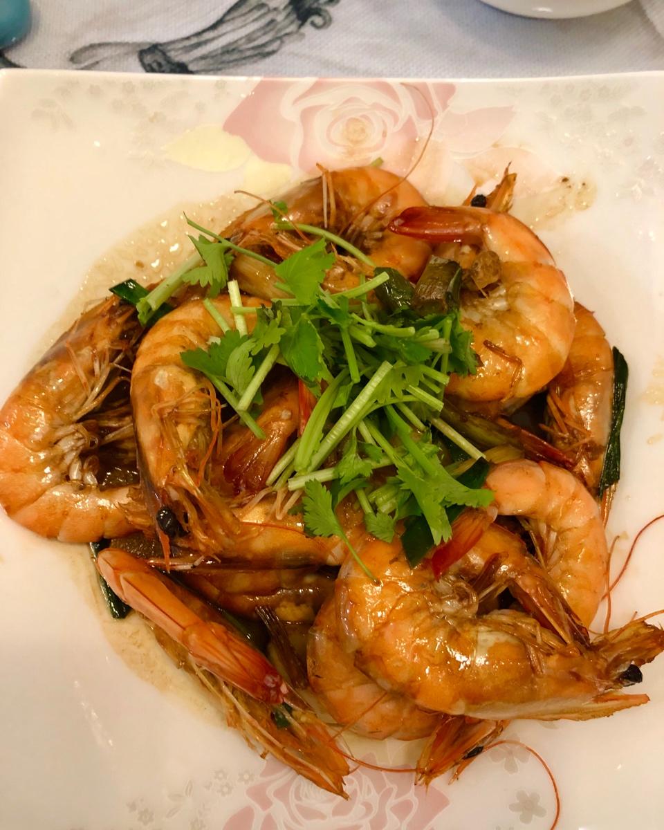 吃完还会继续舔手指的    快手油闷大虾