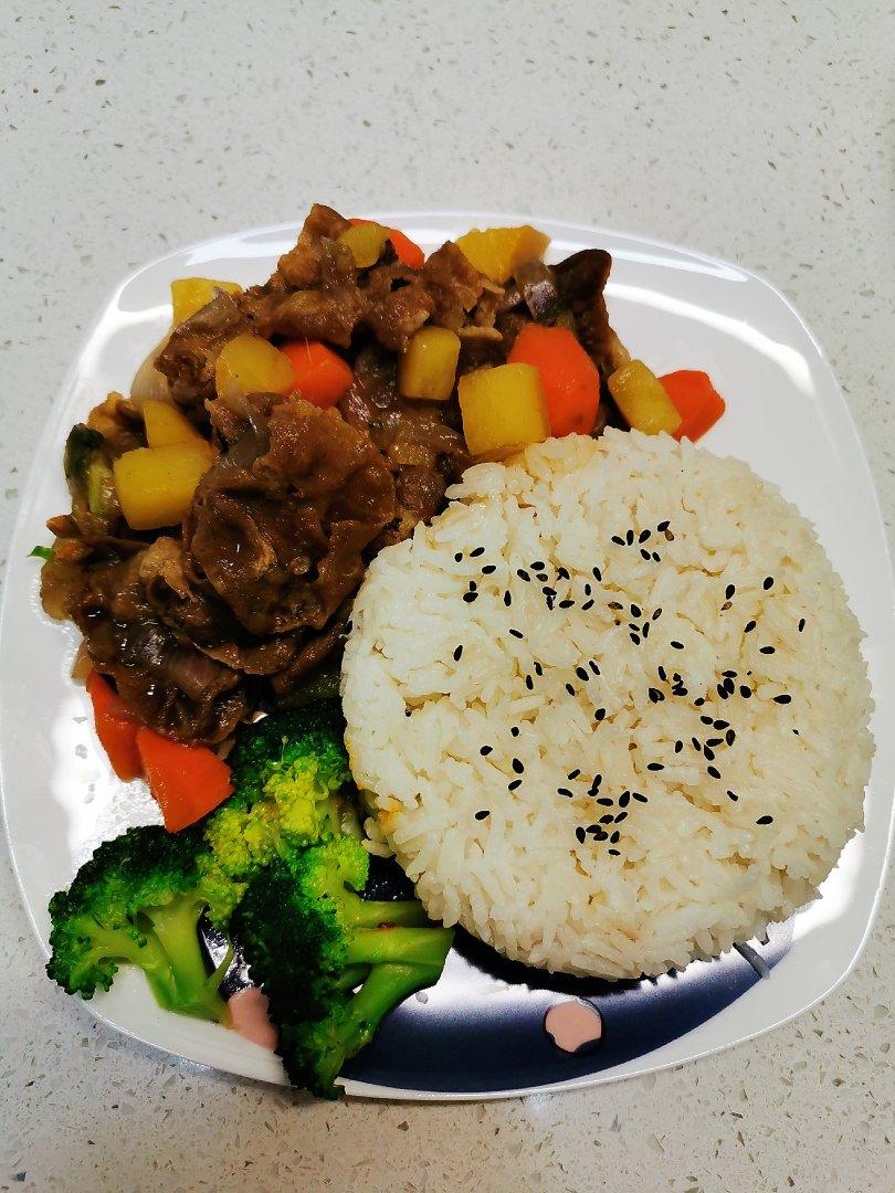 好吃到舔碗底的土豆肥牛拌饭