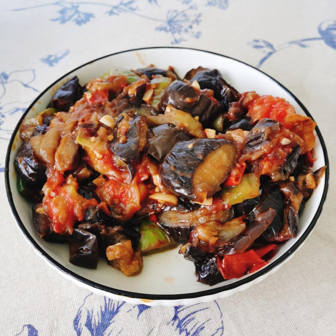 红烧茄子（佐西红柿尖椒）