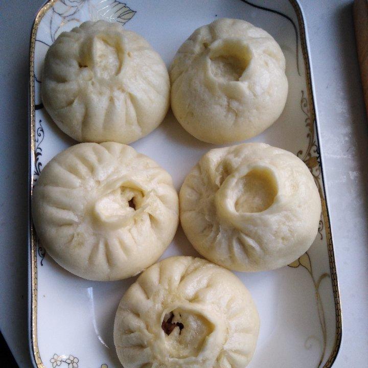 松软多汁的肉包子