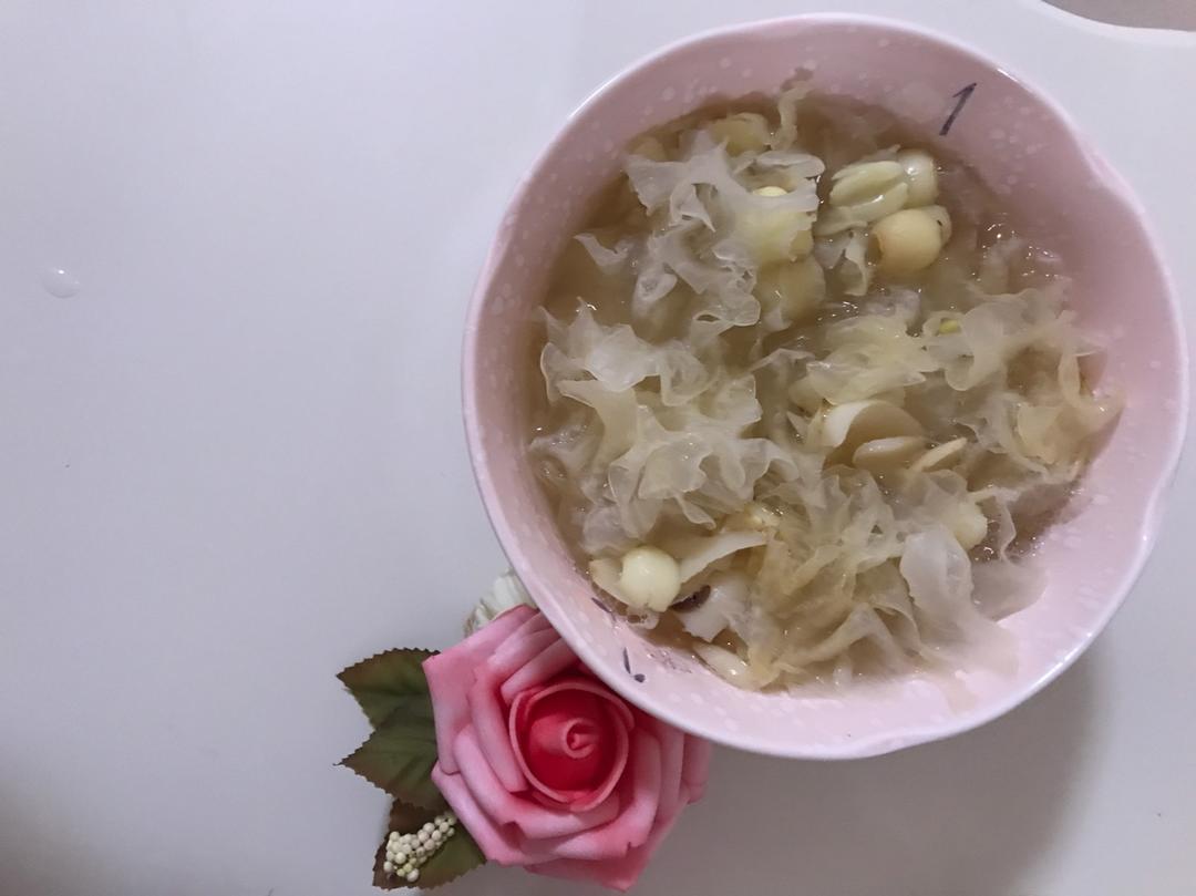 银耳百合莲子羹