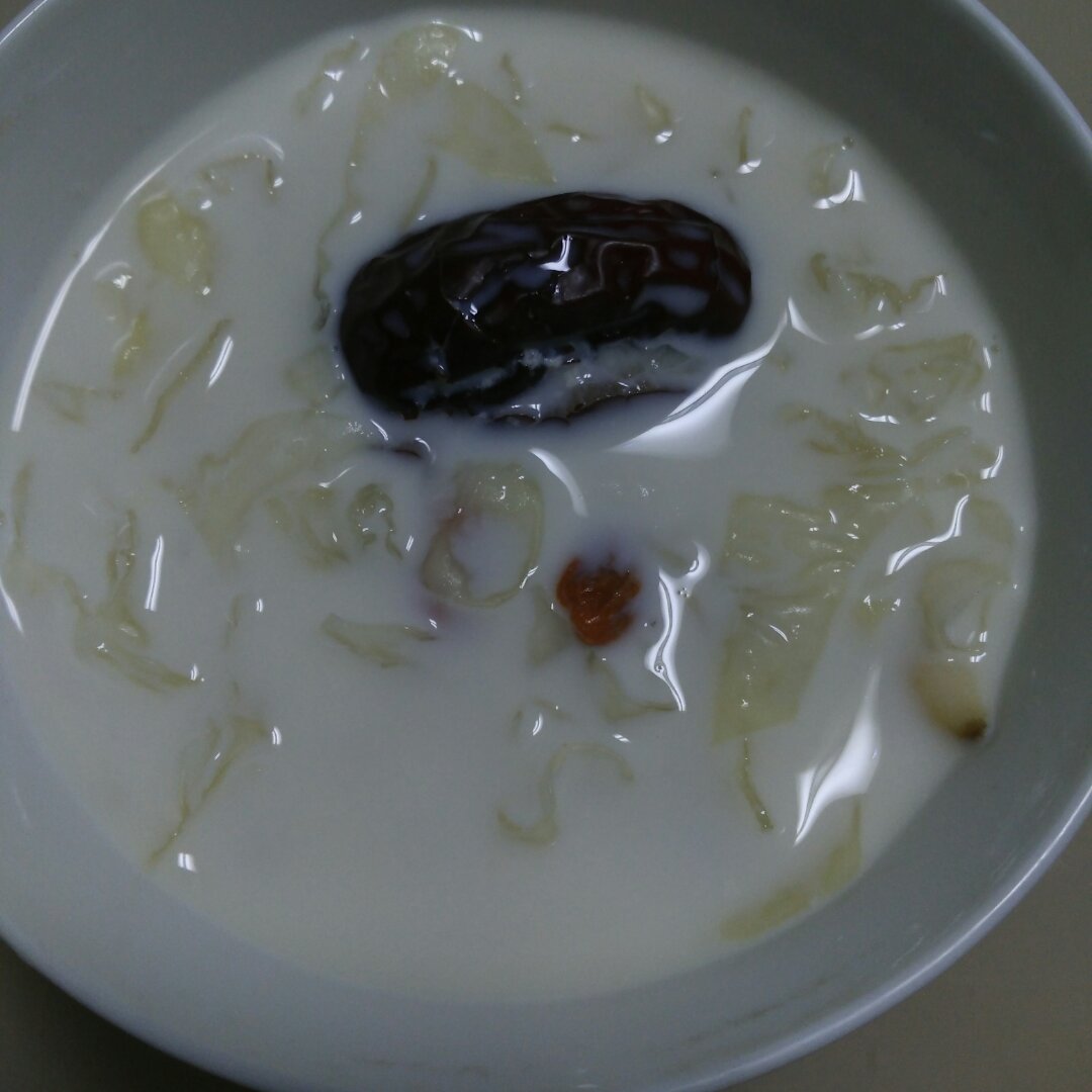 牛奶炖白木耳