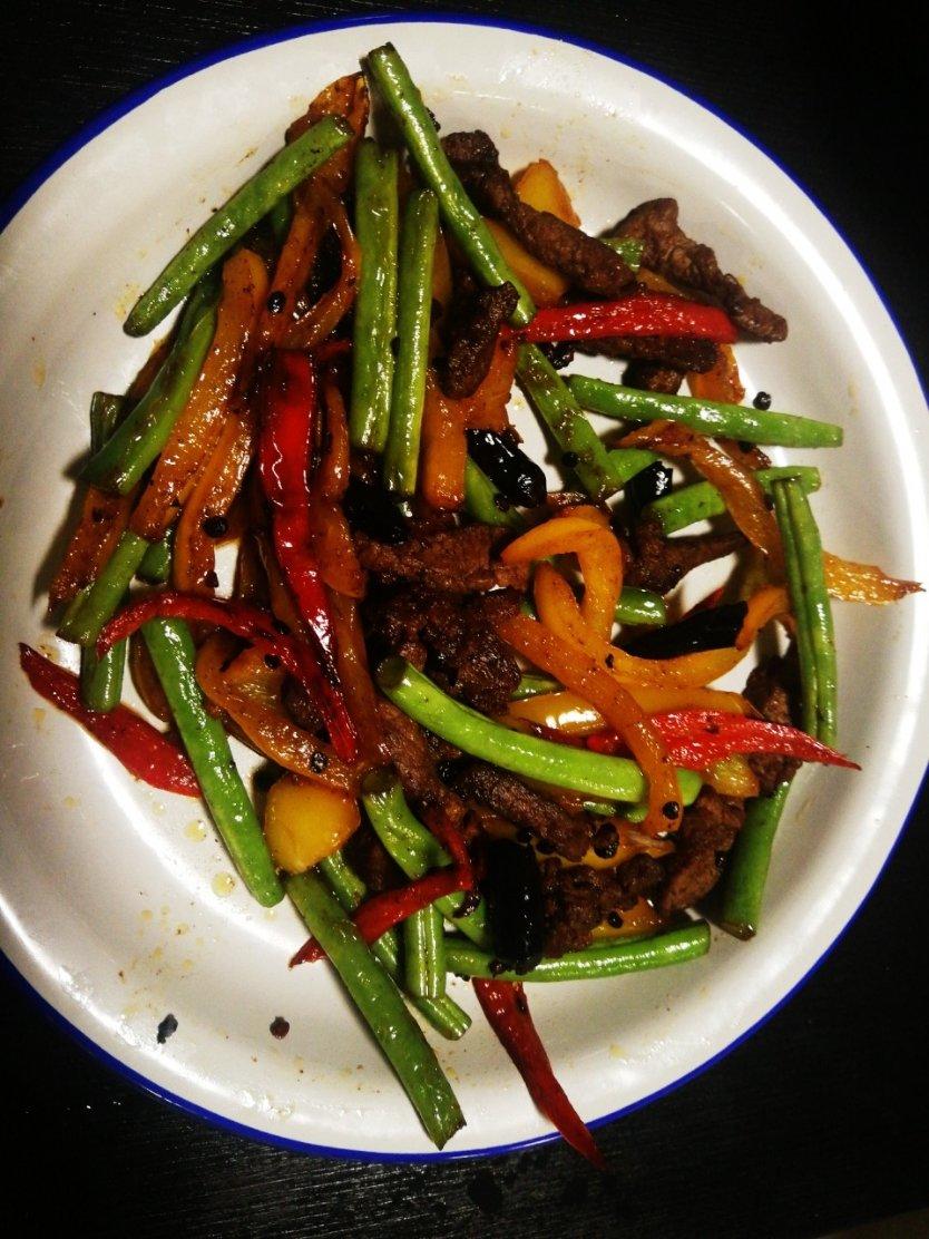 豆角甜椒炒五花肉
