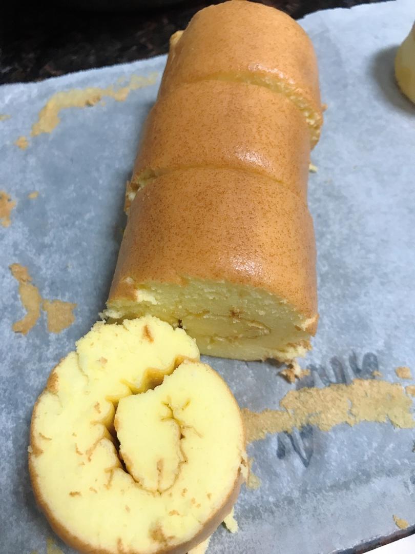 超详细的瑞士卷奶油蛋糕卷原味蛋糕卷的制作方法 饱满不掉皮不开裂（附模具换算方法）