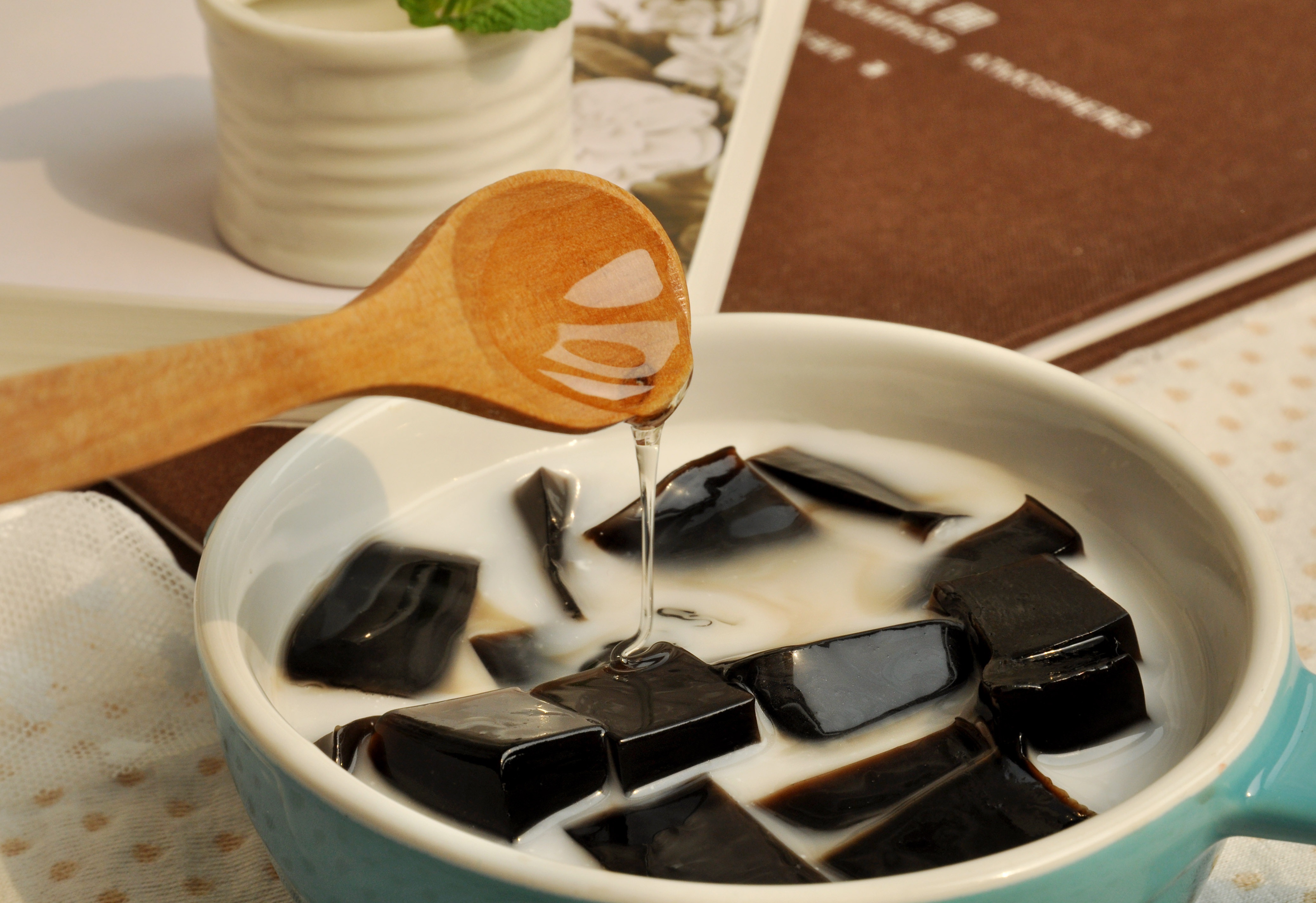 清热蜜汁椰奶龟苓膏