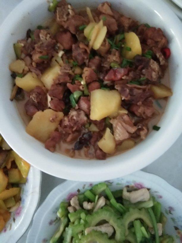 土豆焖鸭