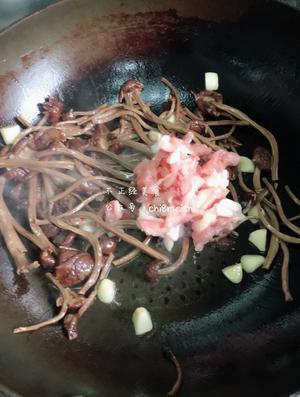 茶树菇炒肉的做法 步骤8