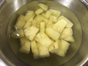 菠萝咕噜排骨的做法 步骤1