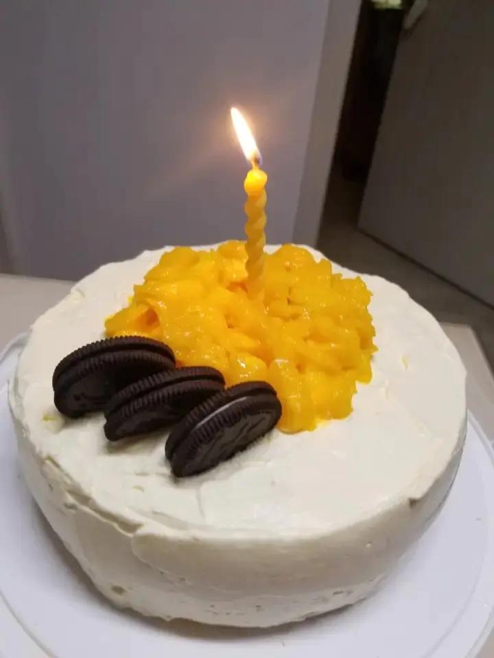 新手必成8寸生日蛋糕（详细多图干货经验分享，解决戚风蛋糕塌陷，奶油饰面涂不好，烤箱温度不好掌握等各种问题）