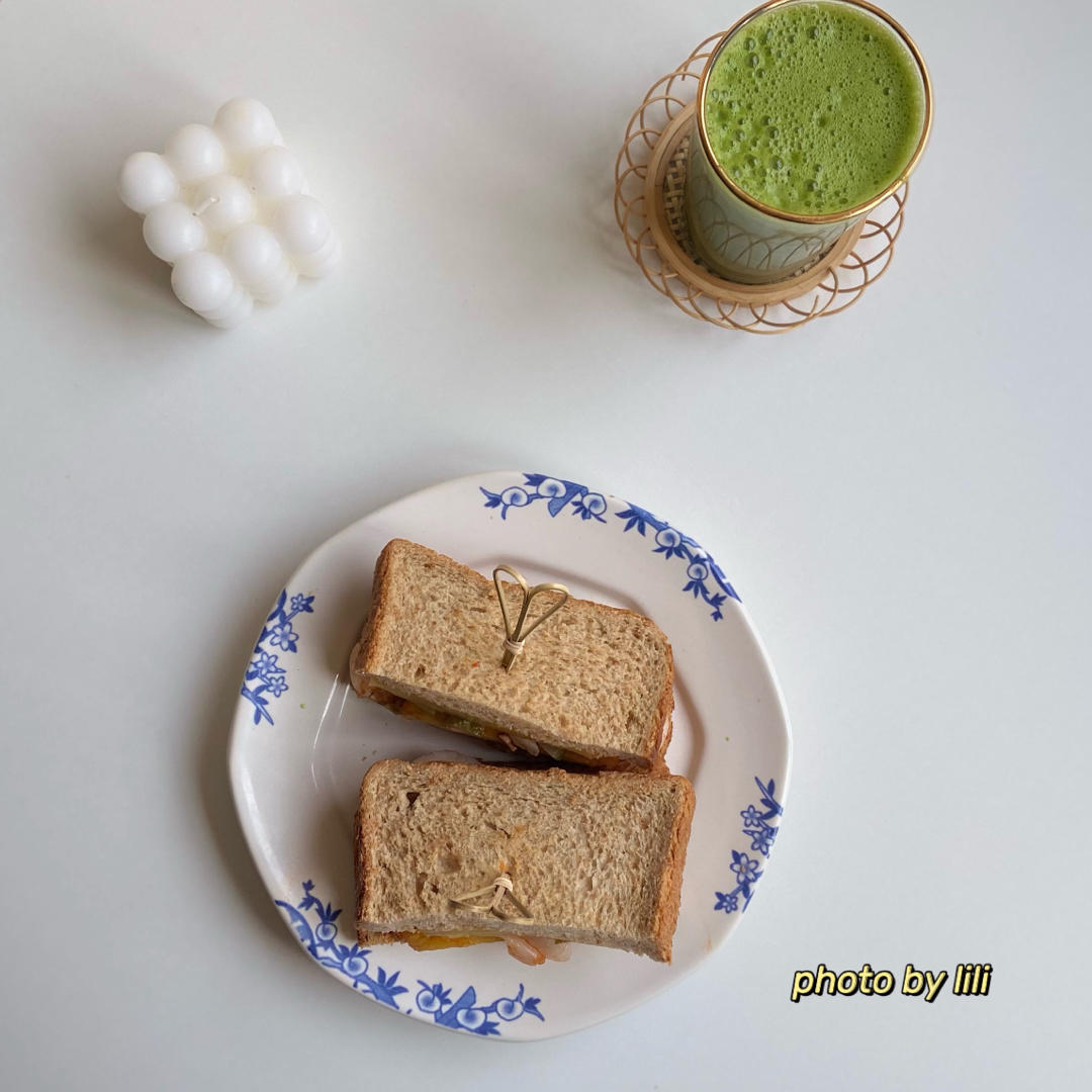 火烤辣菠萝三文鱼厚三明治【健康一手握】