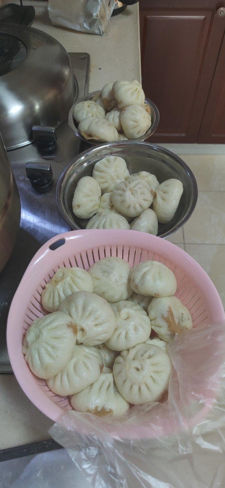 鲜嫩松软肉包子