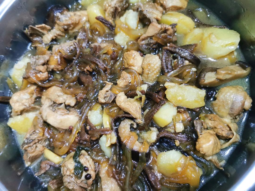小鸡炖蘑菇