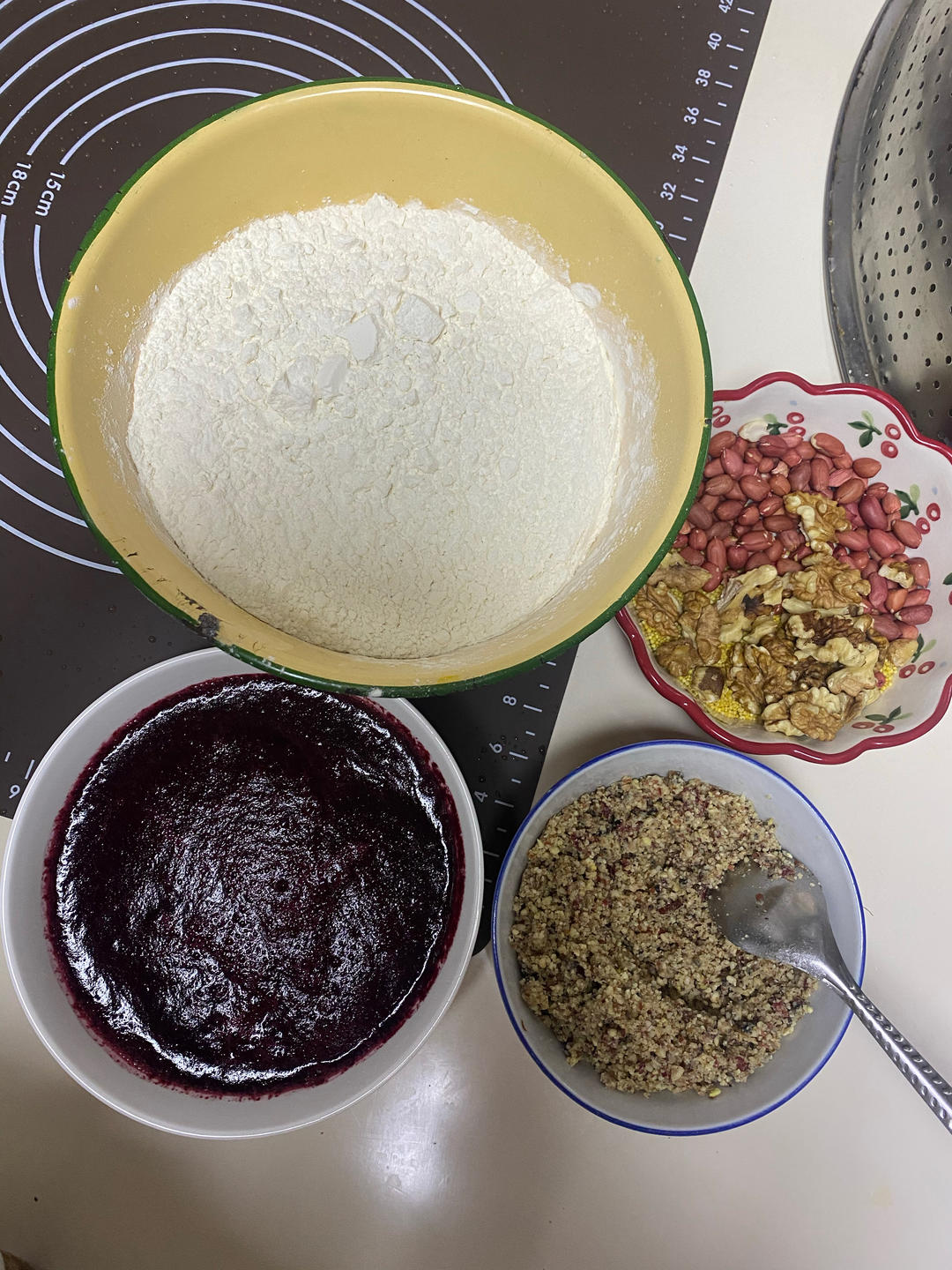 9.9元一盒的桑葚除了生吃做果酱，加点面粉蒸出来同样好吃又健康