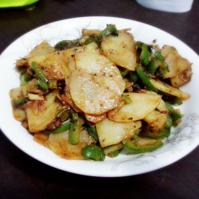 青椒番茄土豆片