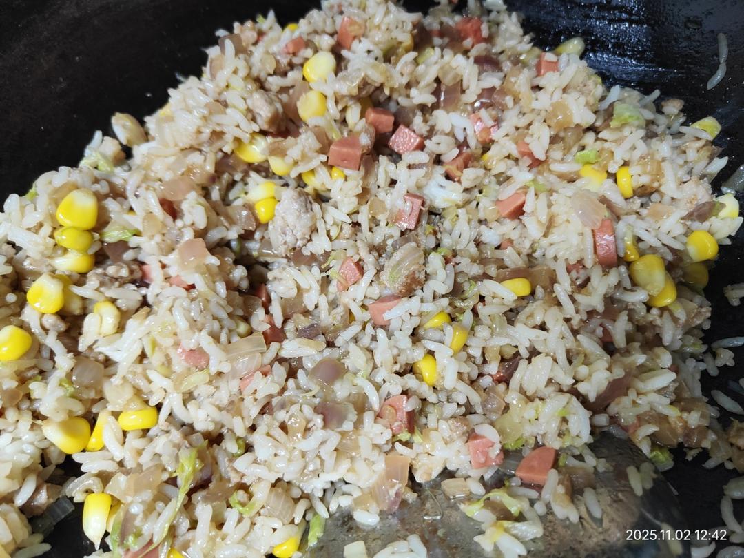 西葫芦木耳火腿蛋炒饭