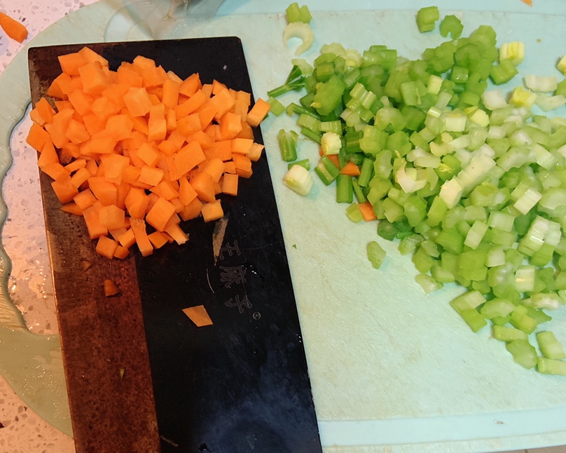一起减脂叭—芹菜胡萝卜玉米丁的做法 步骤1