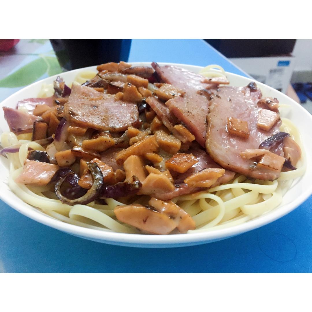 奶油培根意大利面