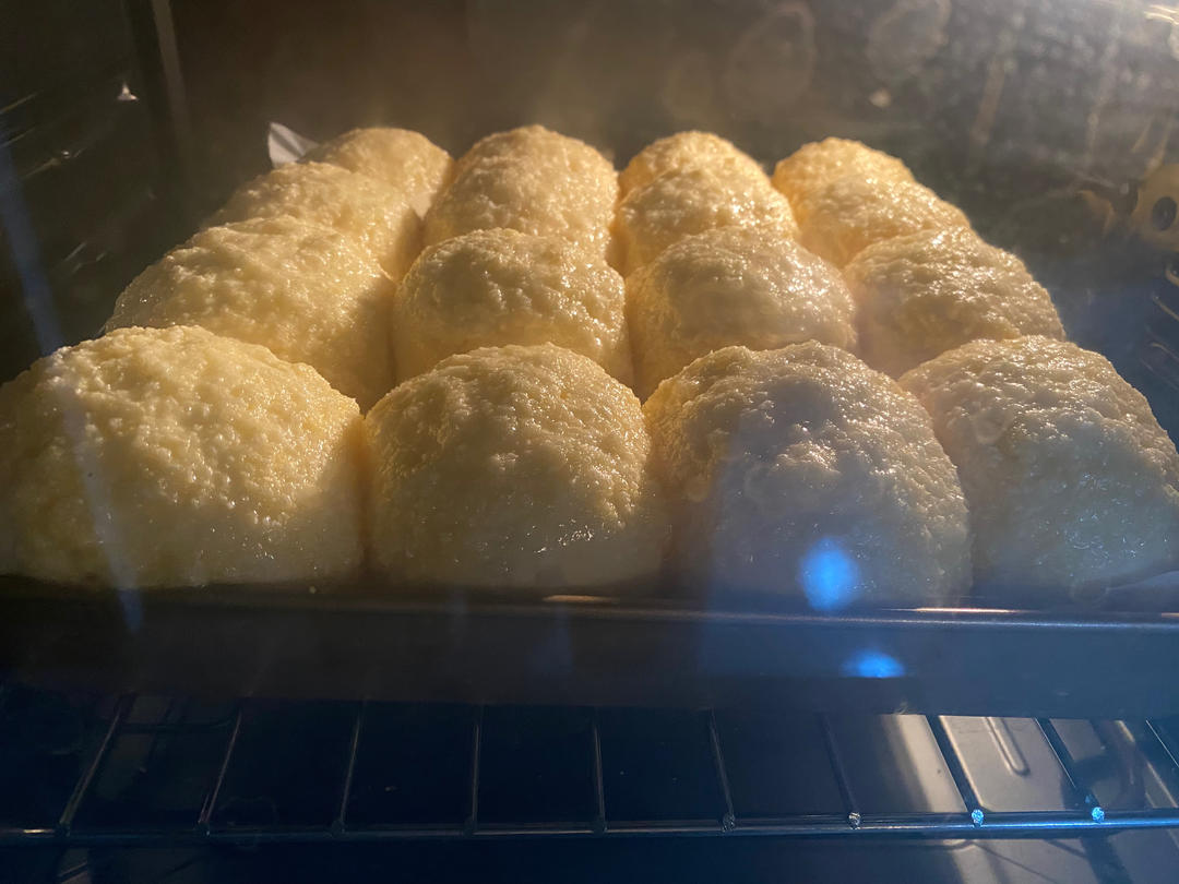 一次发酵同样松软的椰蓉小面包
