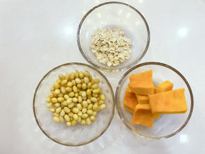 宝宝辅食：南瓜燕麦豆浆（料理机版）-12M+的做法 步骤1