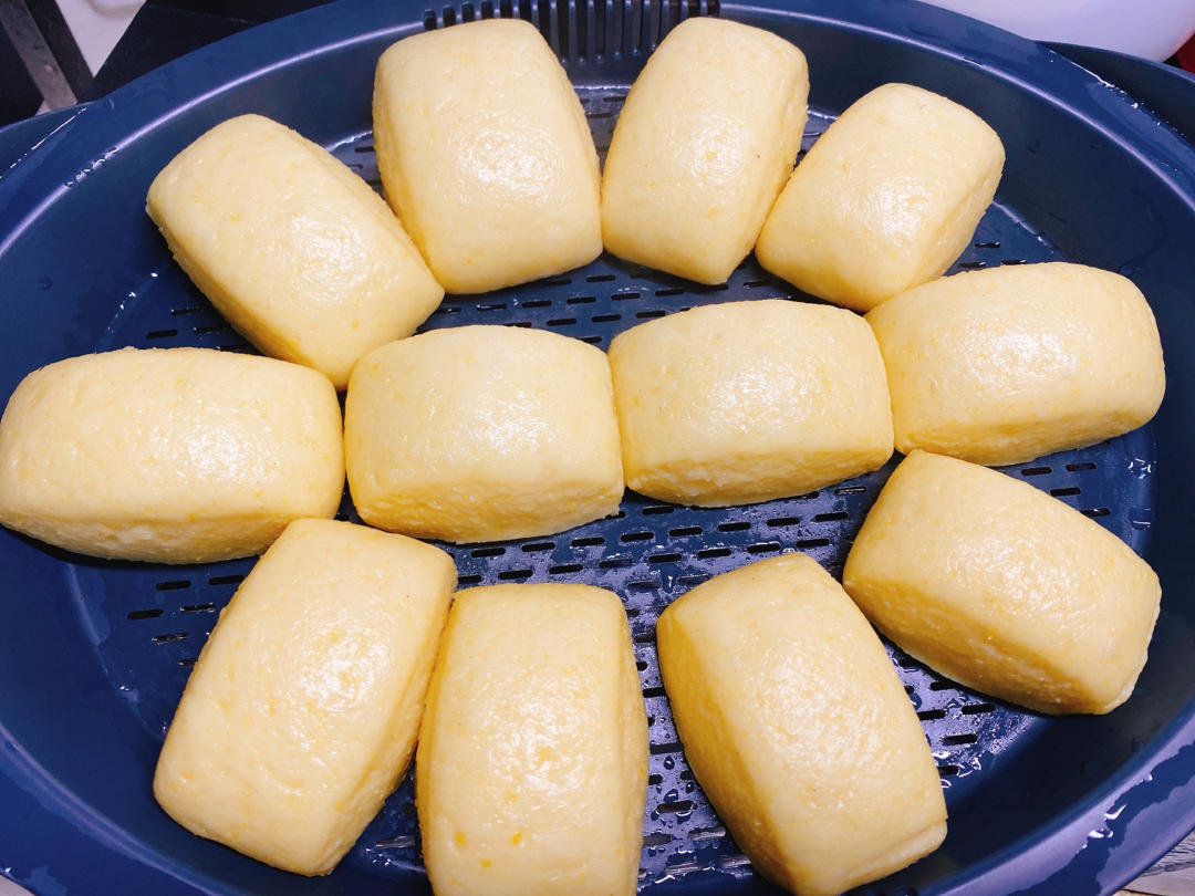 小美玉米面馒头