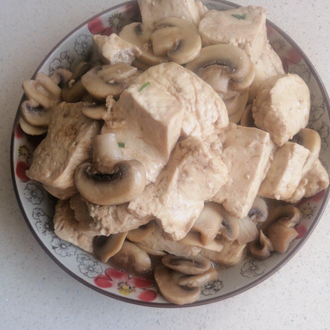 妈妈的家常菜，蘑菇烧豆腐，超下饭，比肉好吃