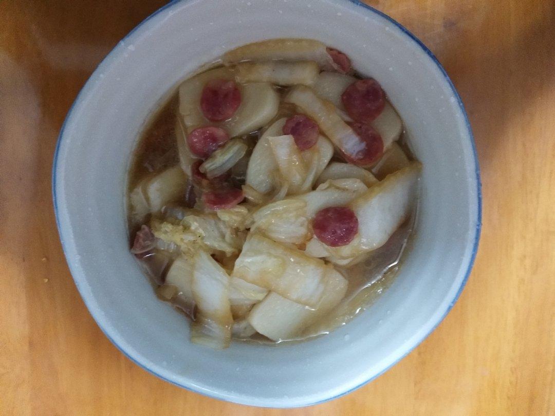 简单又好吃的白菜腊肠炒年糕（2人份）
✧*｡٩(ˊωˋ*)و✧*｡