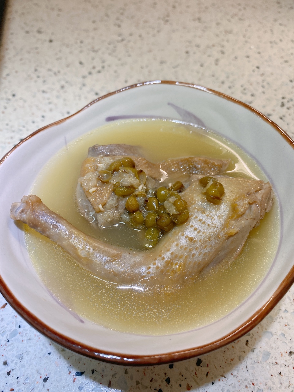 痘痘消得快，我妈就煲这款汤，绿豆土茯苓鸽子汤的做法