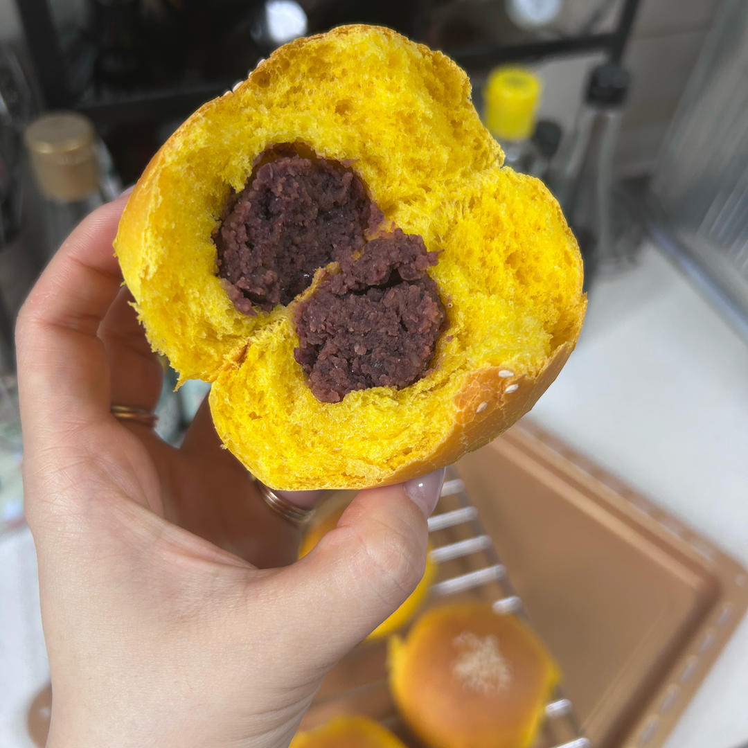 松软奶香南瓜小餐包