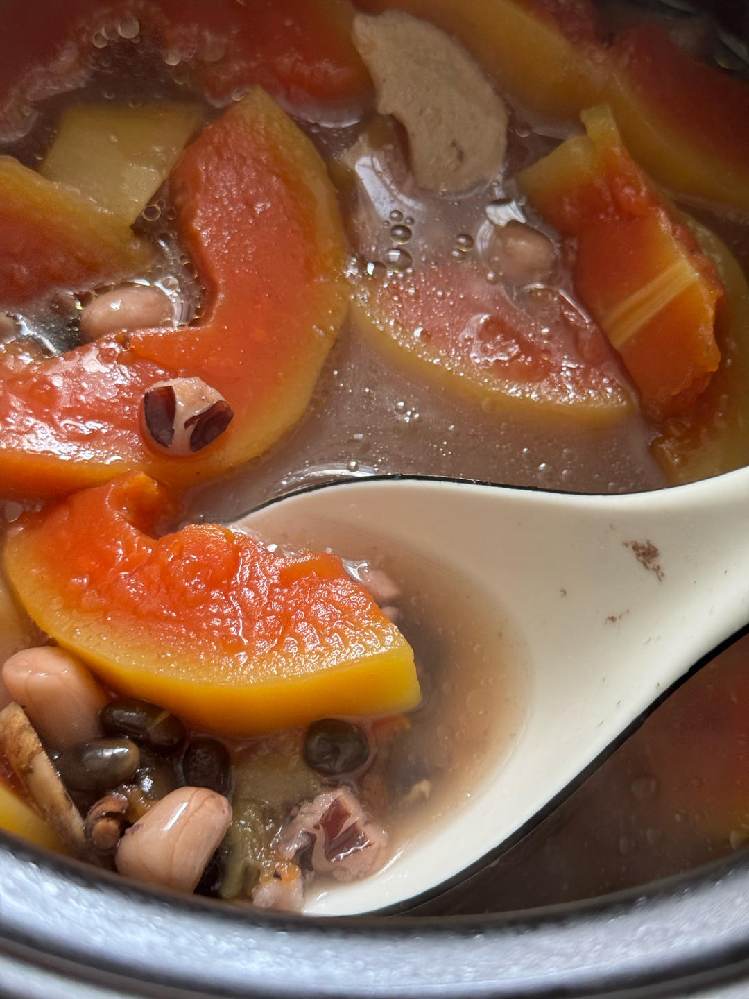 墨鱼干黑豆花生木瓜汤【下奶必备】