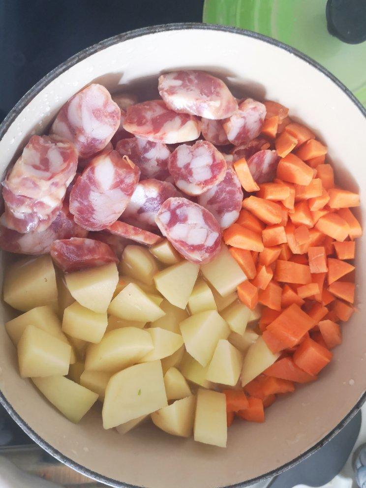 香绝了❗❗吃了还想吃的土豆腊肠焖饭❗❗
