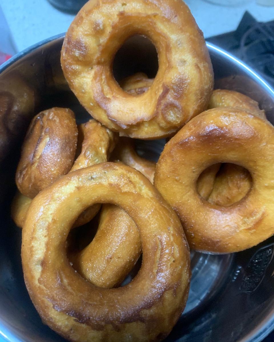 像甜甜圈一样的炸油饼
