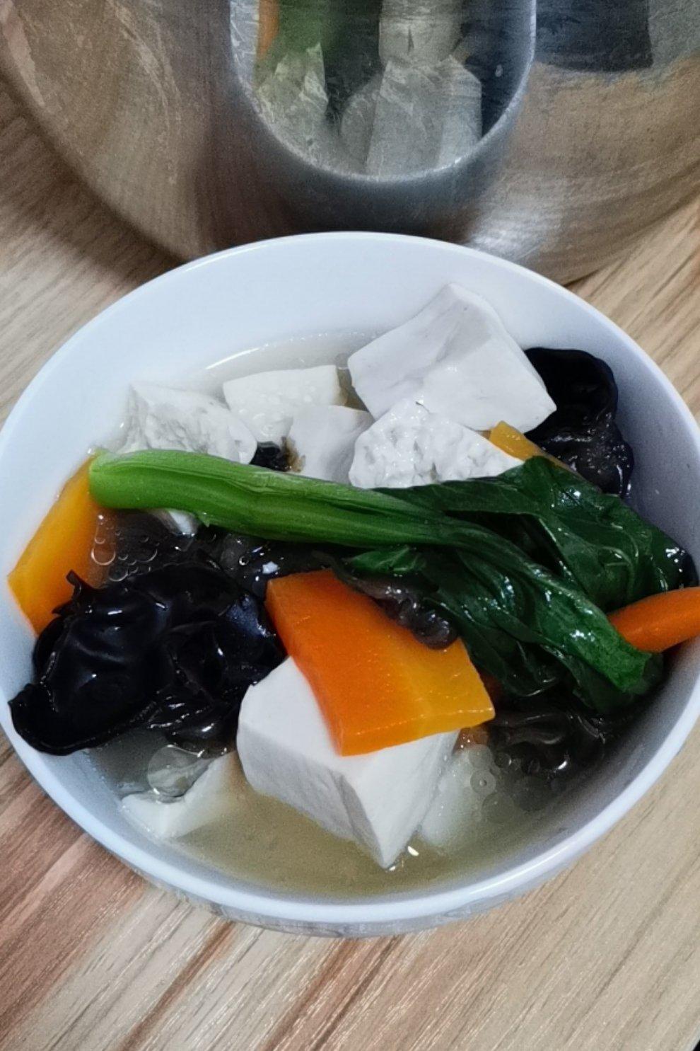 黑木耳豆腐汤