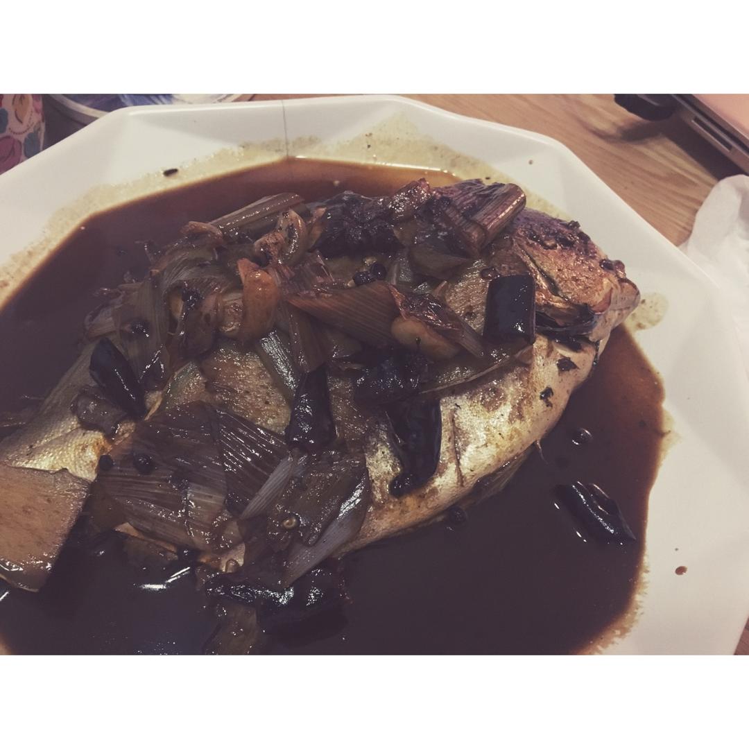 传统中式红烧平鱼
