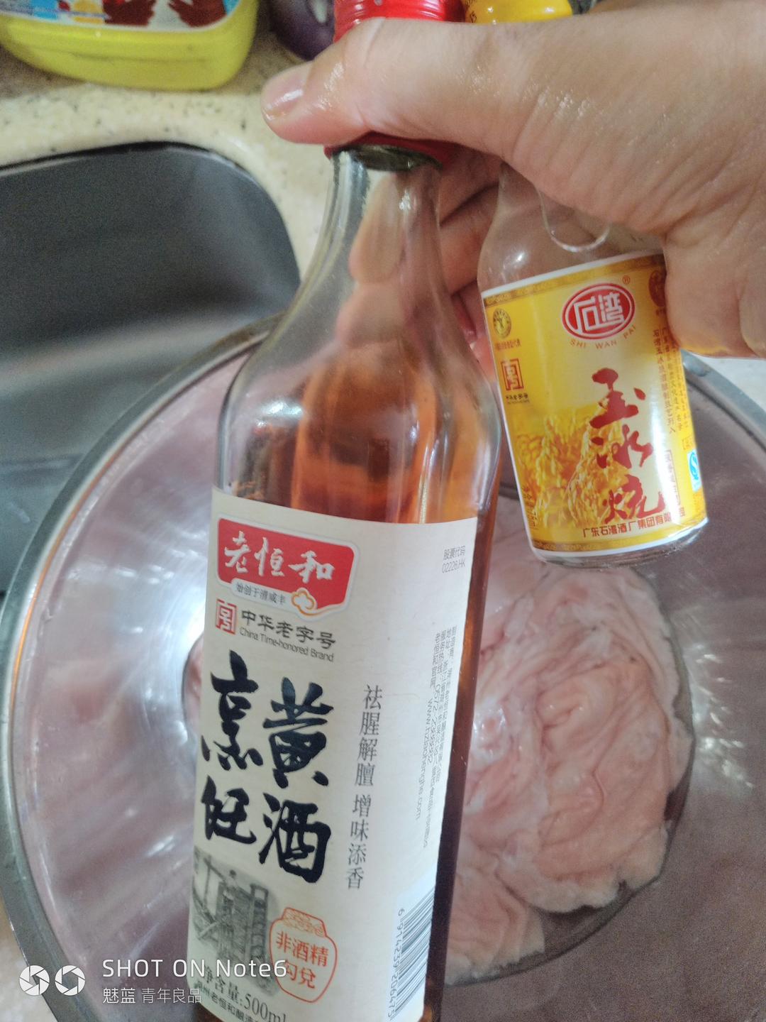 酸菜炒大肠（内附洗大肠方法）的做法 步骤5