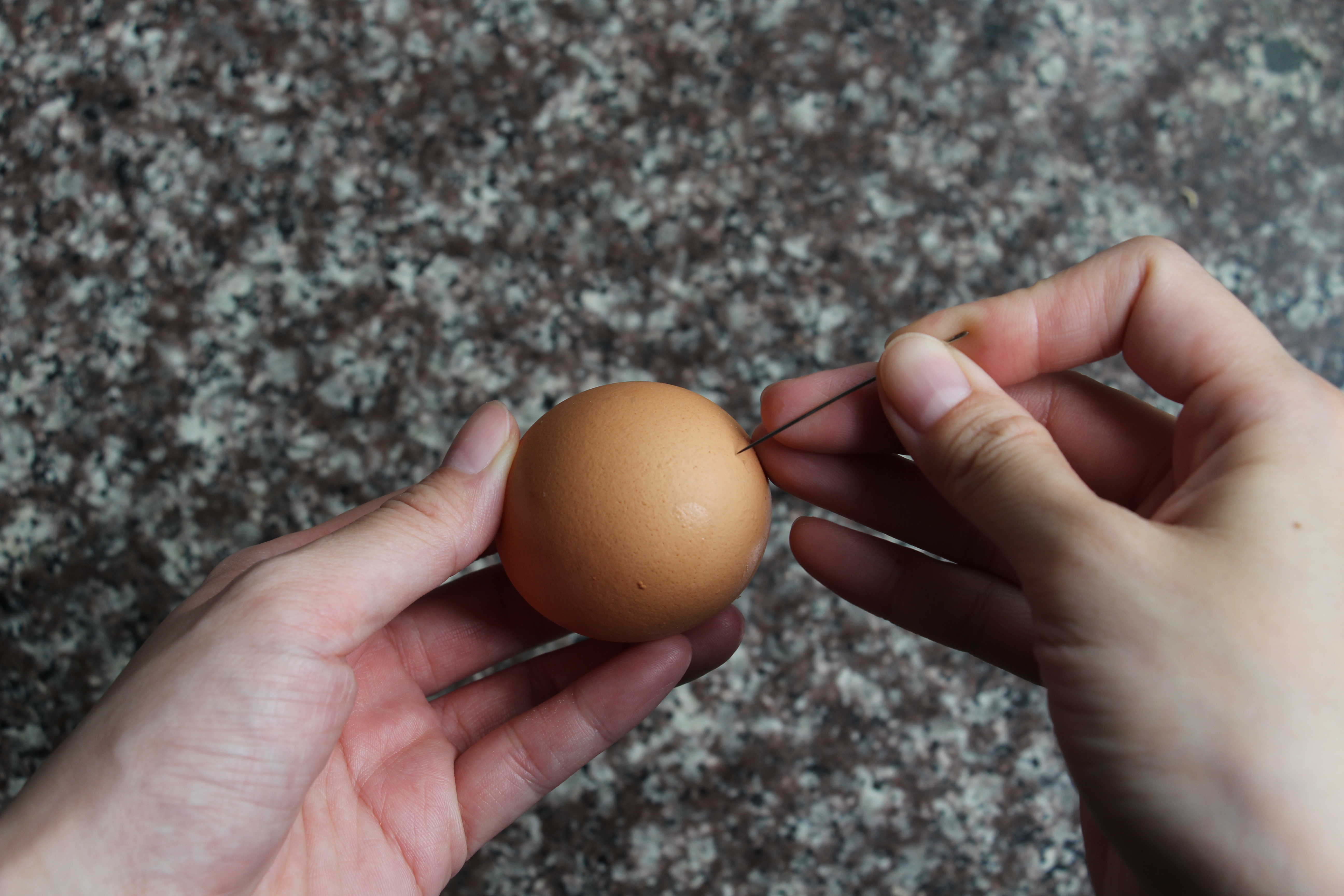 日式溏心蛋(这次蛋白煮的有点生……)的做法 步骤1