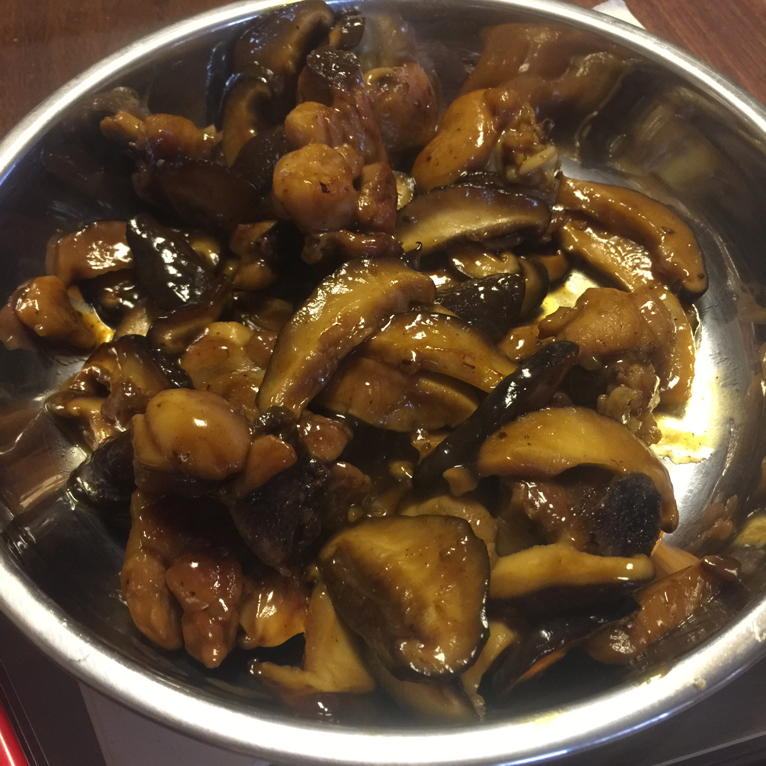 双菇炒鸡腿