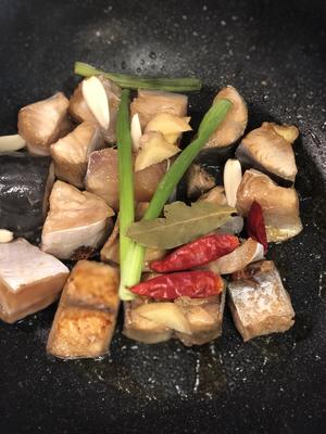 『涵食记』米饭杀手 | 红烧鱼块炖豆腐的做法 步骤5