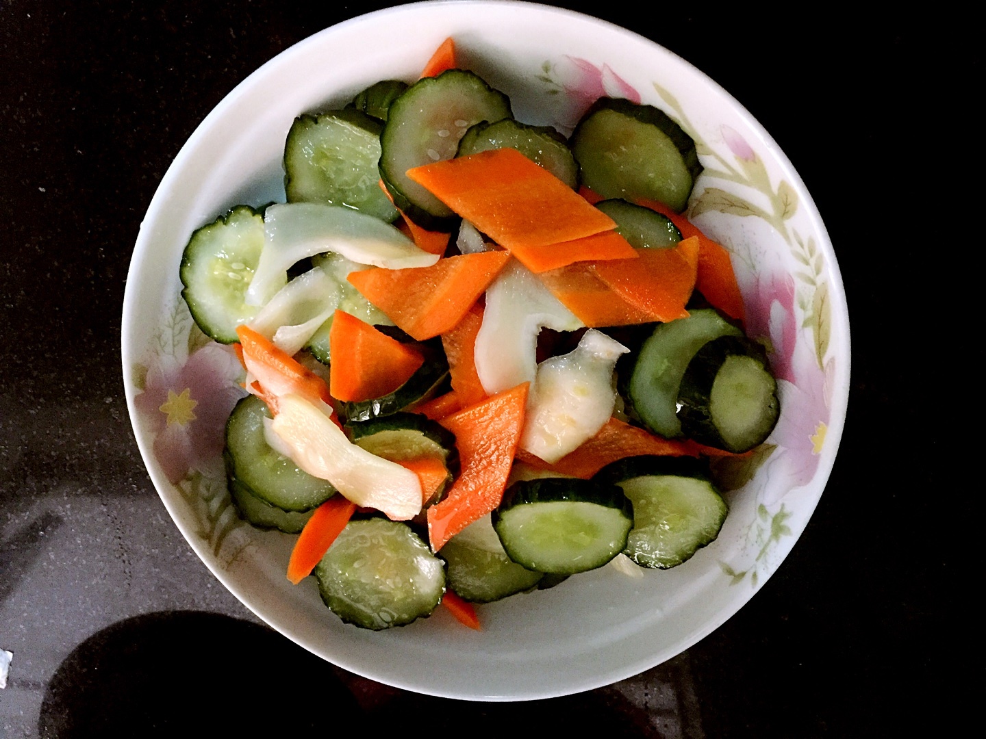 腌三宝（黄瓜、子姜、胡萝卜）的做法